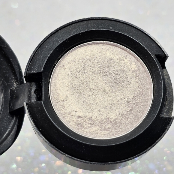 MAC Cosmetics Solar White (Cool Heat Collection) Limited Edition/Rare Eyeshadow - Picture 5 of 7